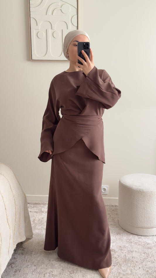 Ensemble Modeste Femme Marron en Tencel – Jupe Taille Haute & Blouse Croisée Ample Élégante