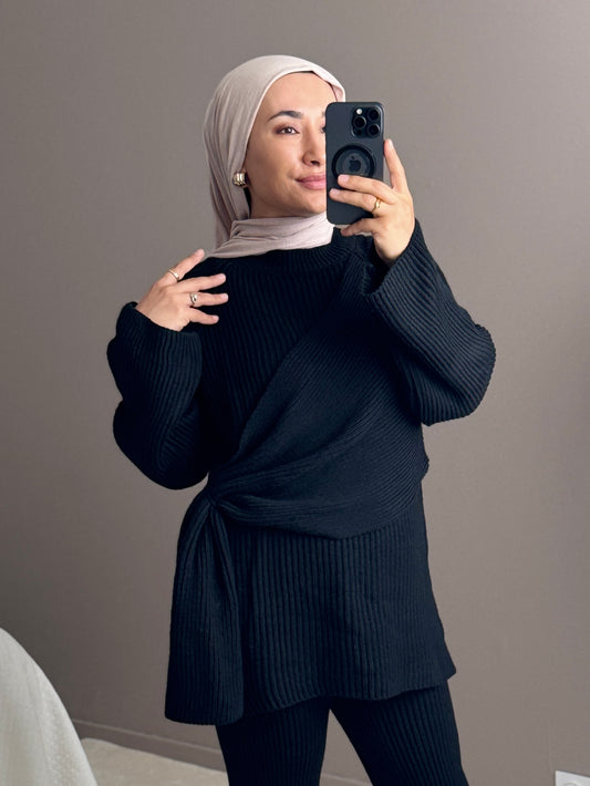 ENSEMBLE EN LAINE AVEC CAPE CROISEE SUR LE COTE