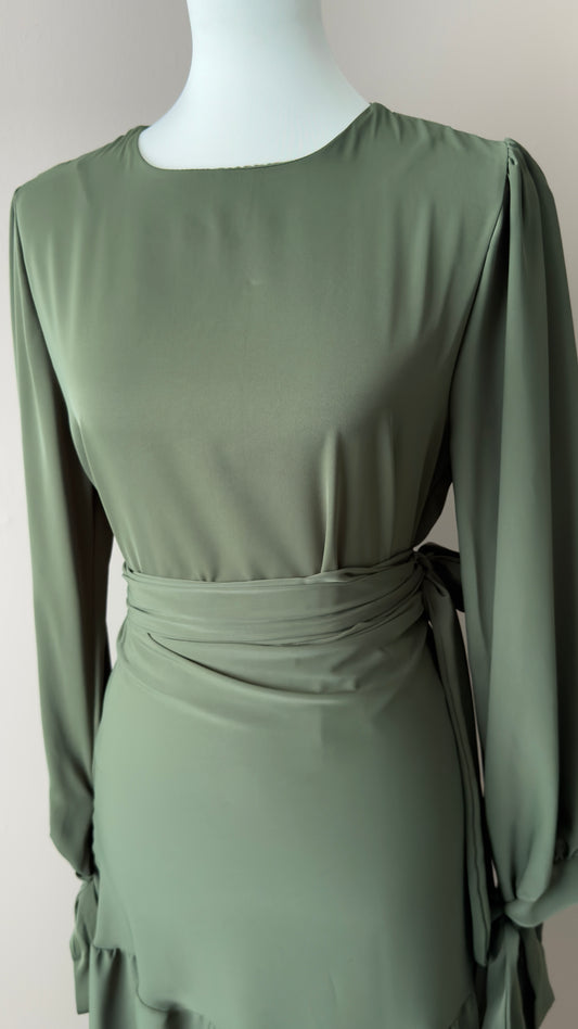 ENSEMBLE A JUPE DRAPEE ET MANCHES A LACETS