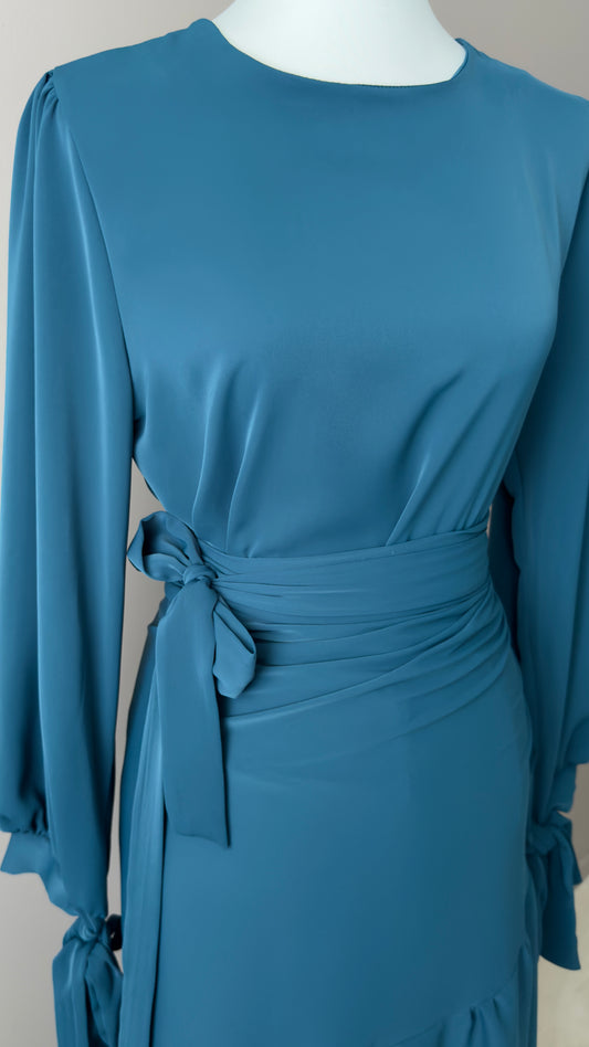 ENSEMBLE A JUPE DRAPEE ET MANCHES A LACETS