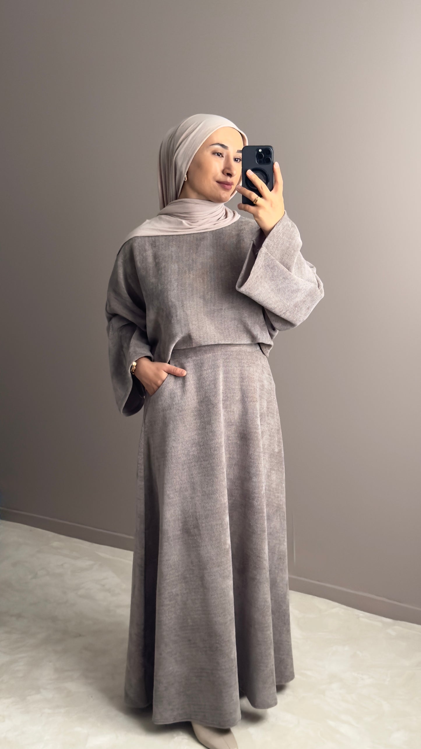 Ensemble femme velours – top large et jupe maxi confortable