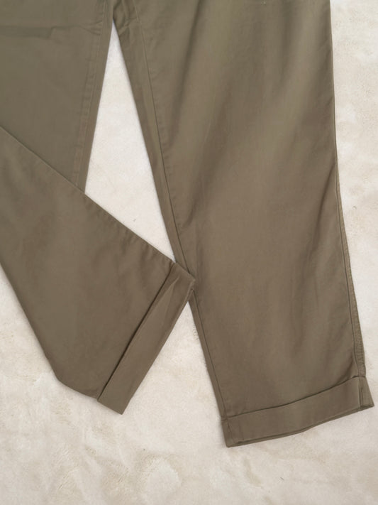 PANTALON COUPE CAROTTE KAKI AVEC CEINTURE