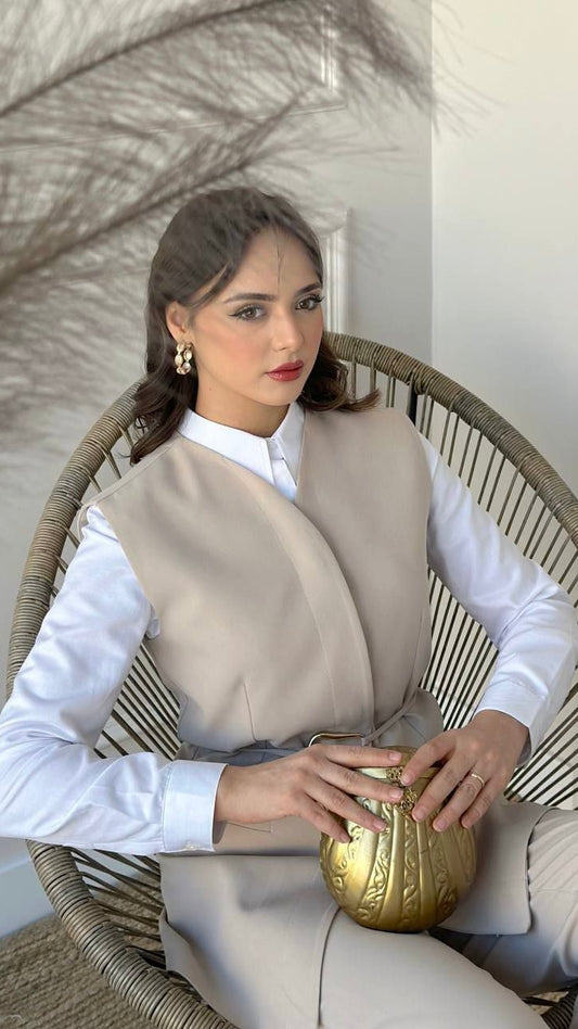ENSEMBLE CHIC BEIGE AVEC VESTE LONGUE SANS MANCHES