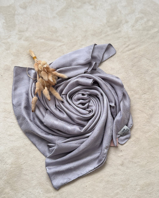 CHALE EN JACQUARD A MOTIF INTEGRE ARGENTE