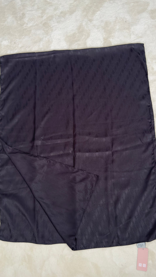 CHALE EN JACQUARD A MOTIF INTEGRE NOIR