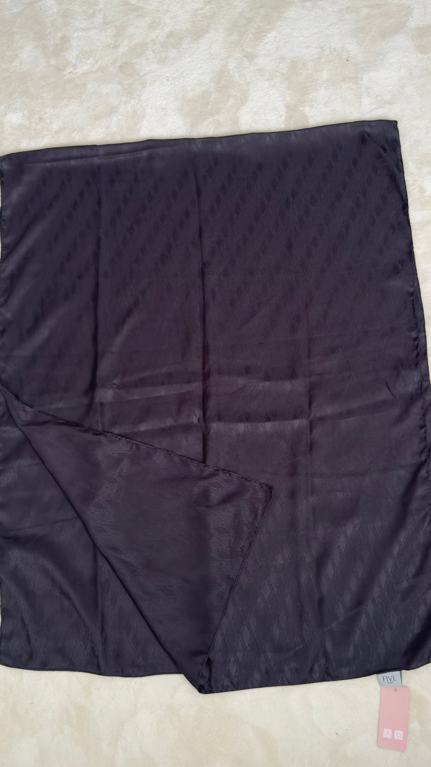 CHALE EN JACQUARD A MOTIF INTEGRE NOIR