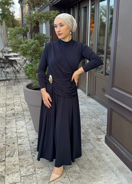 ROBE HIJAB CHIC COULEUR NOIR -SIYAH DRAPELI ALTIN TOKALI UZUN ELBISE