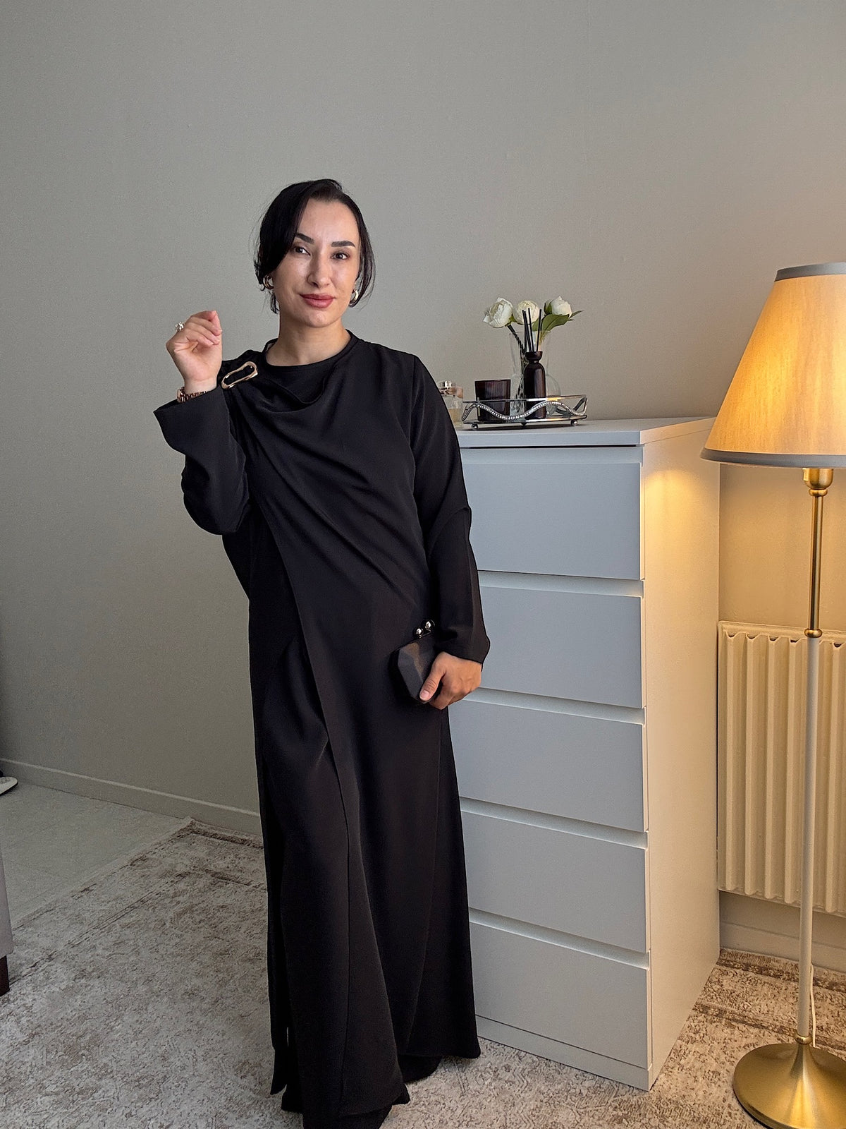 Ensemble pantalon femme élégant à drapé asymétrique et boucle
