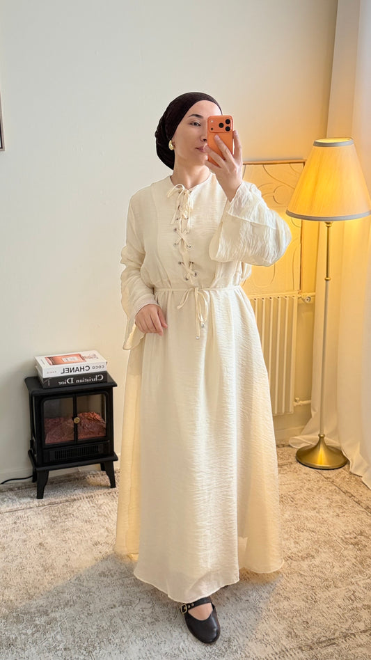 Robe longue doublée en tissu crinkle avec laçage devant – Élégance naturelle et confort absolu