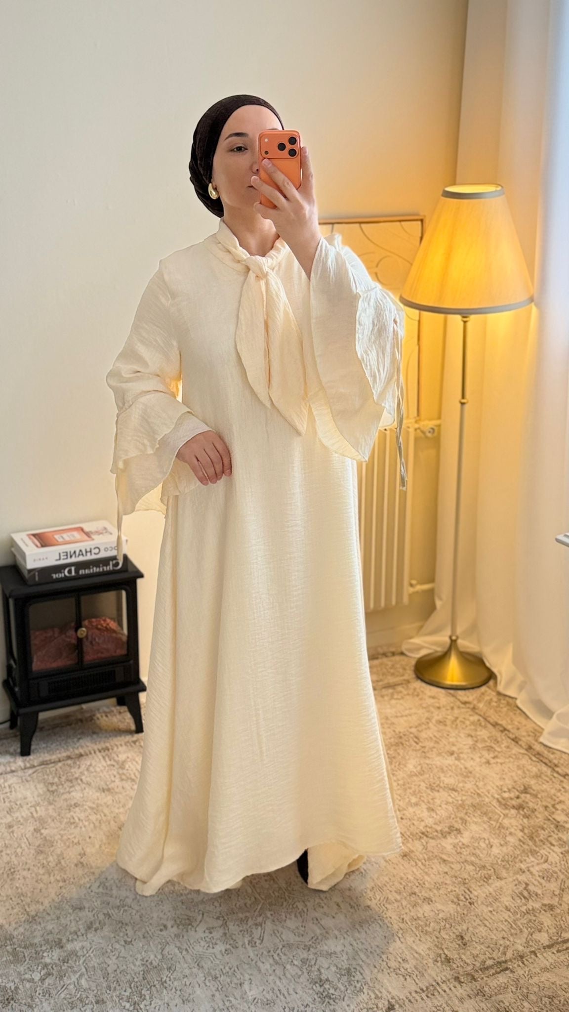 ROBE LONGUE MODEST JAUNE BEURRE-MOUSSELINE,DOUBLEE,MANCHES VOLANTEES,COUPE FLUIDE
