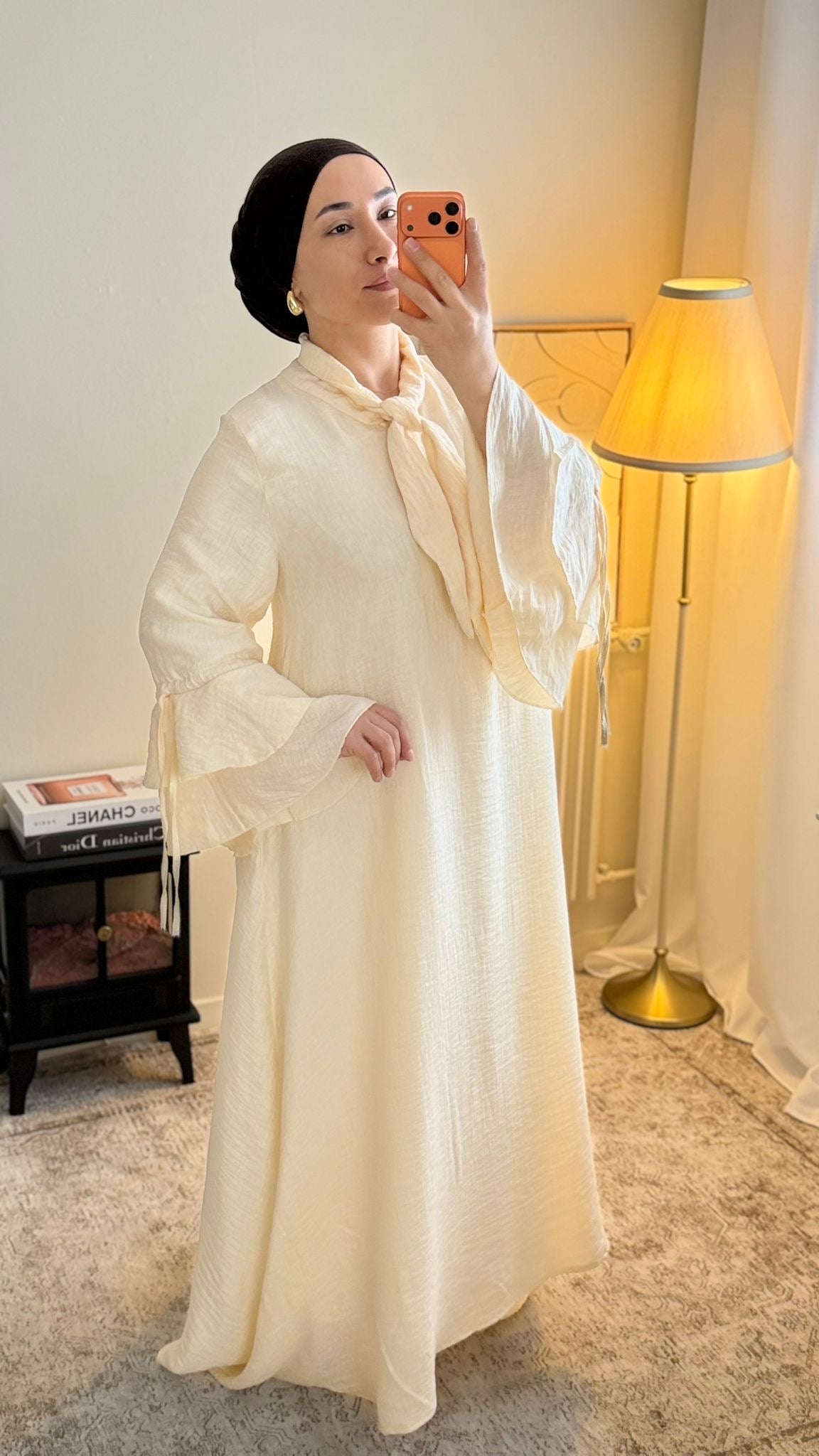 ROBE LONGUE MODEST JAUNE BEURRE-MOUSSELINE,DOUBLEE,MANCHES VOLANTEES,COUPE FLUIDE