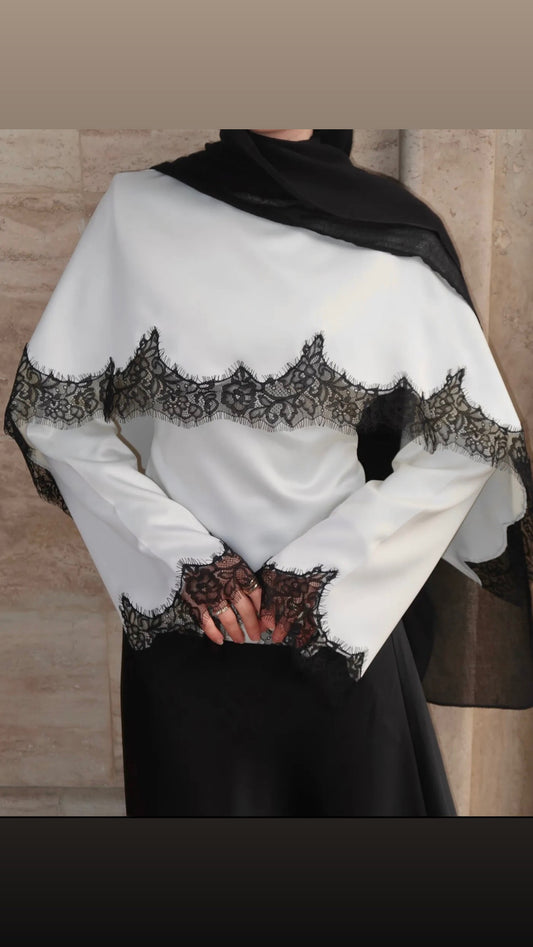 Tunique Élégante avec Cape Intégrée et Dentelle Contrastante – Taille Unique