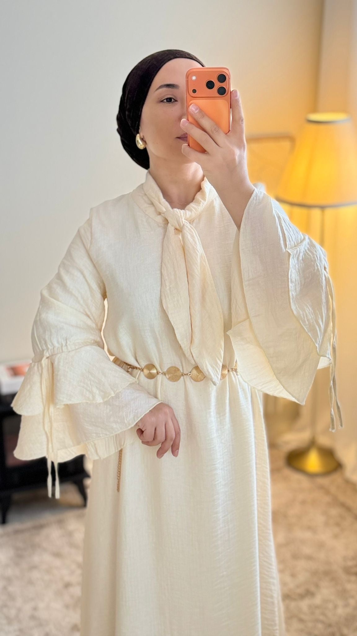 ROBE LONGUE MODEST JAUNE BEURRE-MOUSSELINE,DOUBLEE,MANCHES VOLANTEES,COUPE FLUIDE