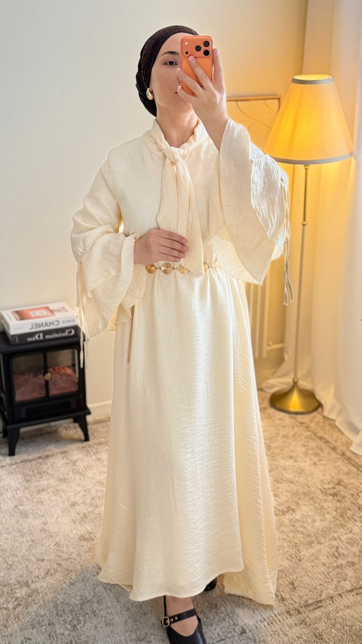 ROBE LONGUE MODEST JAUNE BEURRE-MOUSSELINE,DOUBLEE,MANCHES VOLANTEES,COUPE FLUIDE