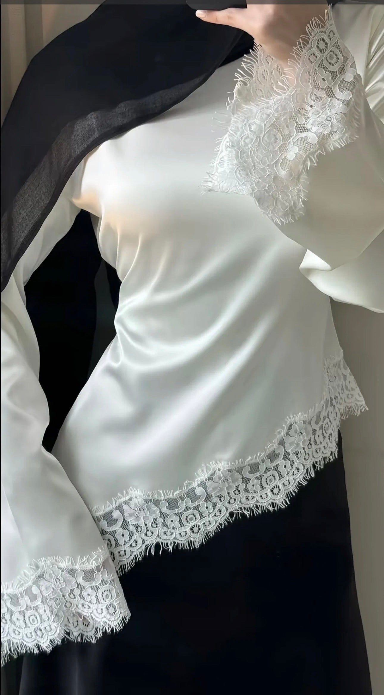 Blouse Satinée avec Dentelle Raffinée – Taille Unique
