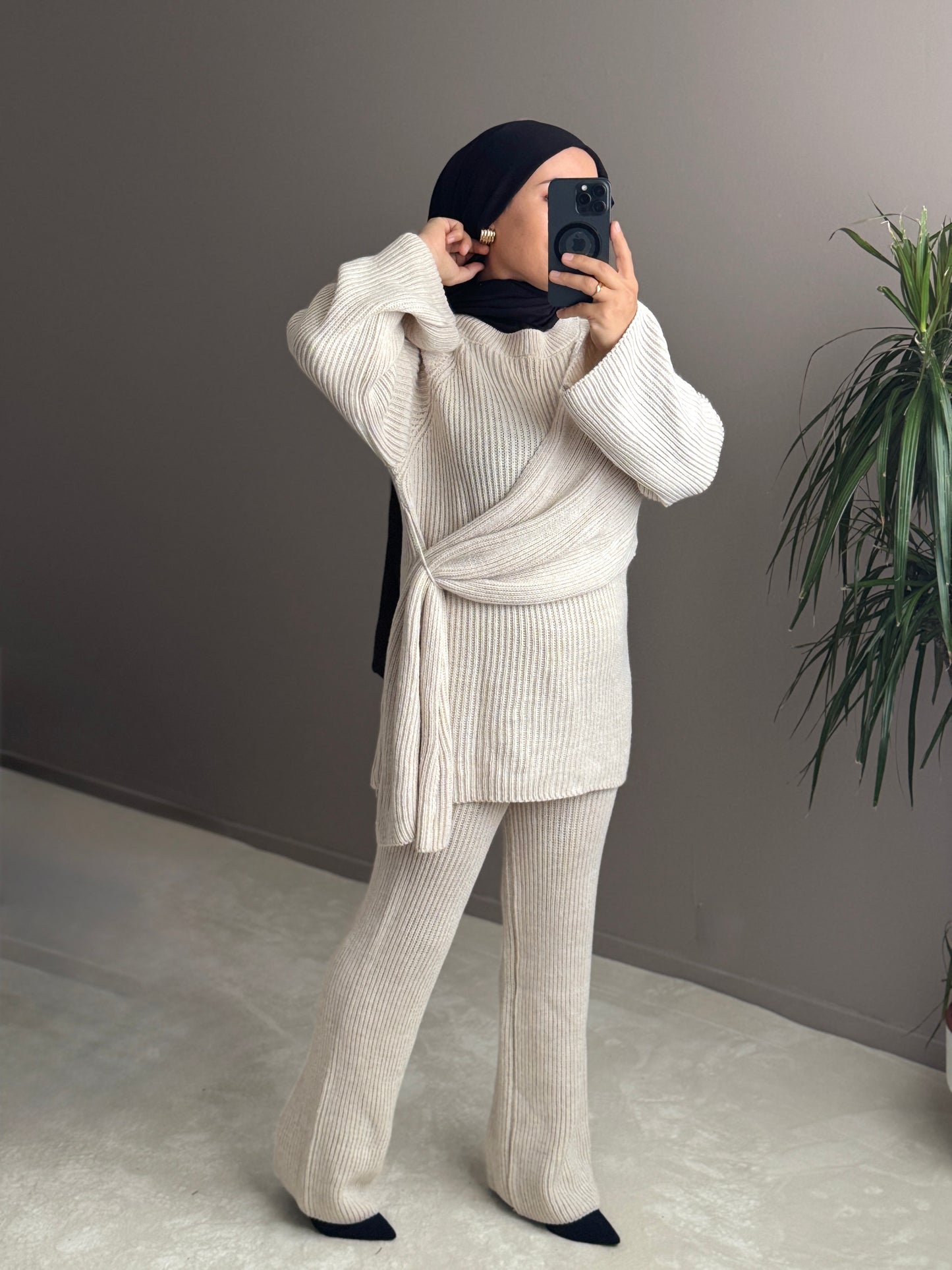 ENSEMBLE EN LAINE AVEC CAPE CROISEE SUR LE COTE