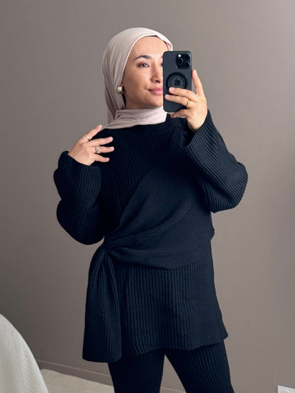 ENSEMBLE EN LAINE AVEC CAPE  CROISEE SUR LE COTE