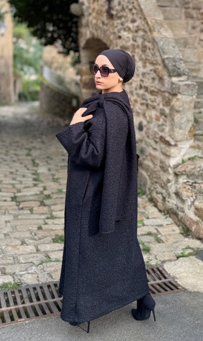 MANTEAU RECOUVRE D'UNE ECHARPE