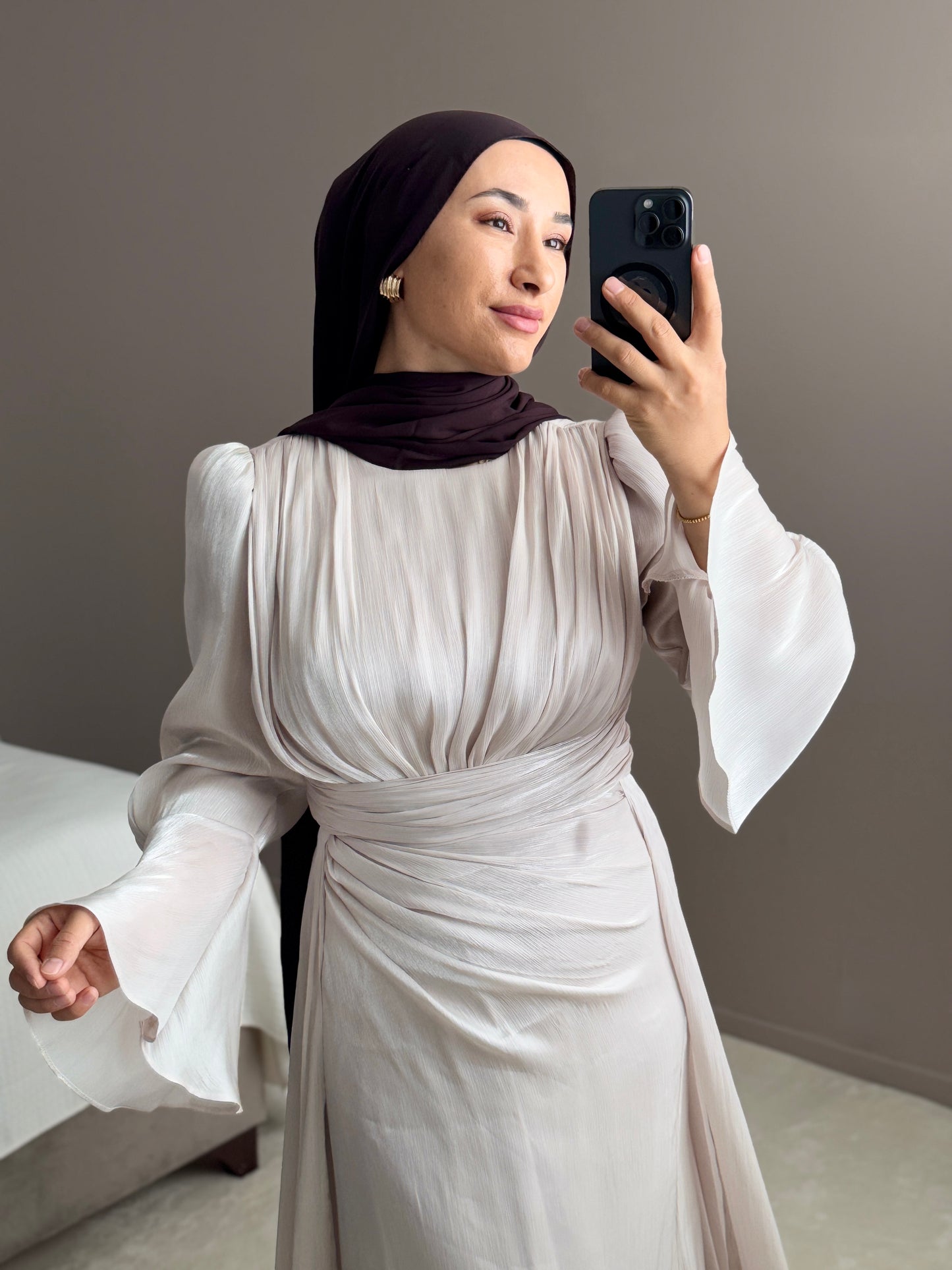 ROBE ELEGANTE CEINTREE AVEC JUPON LONGUE