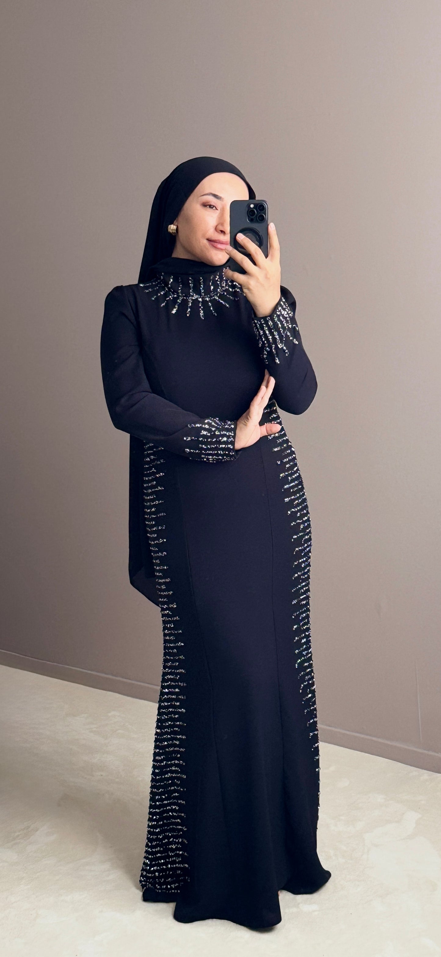 ROBE DE GALA ET SOIREE SIRENE NOIRE AVEC DES PERLES