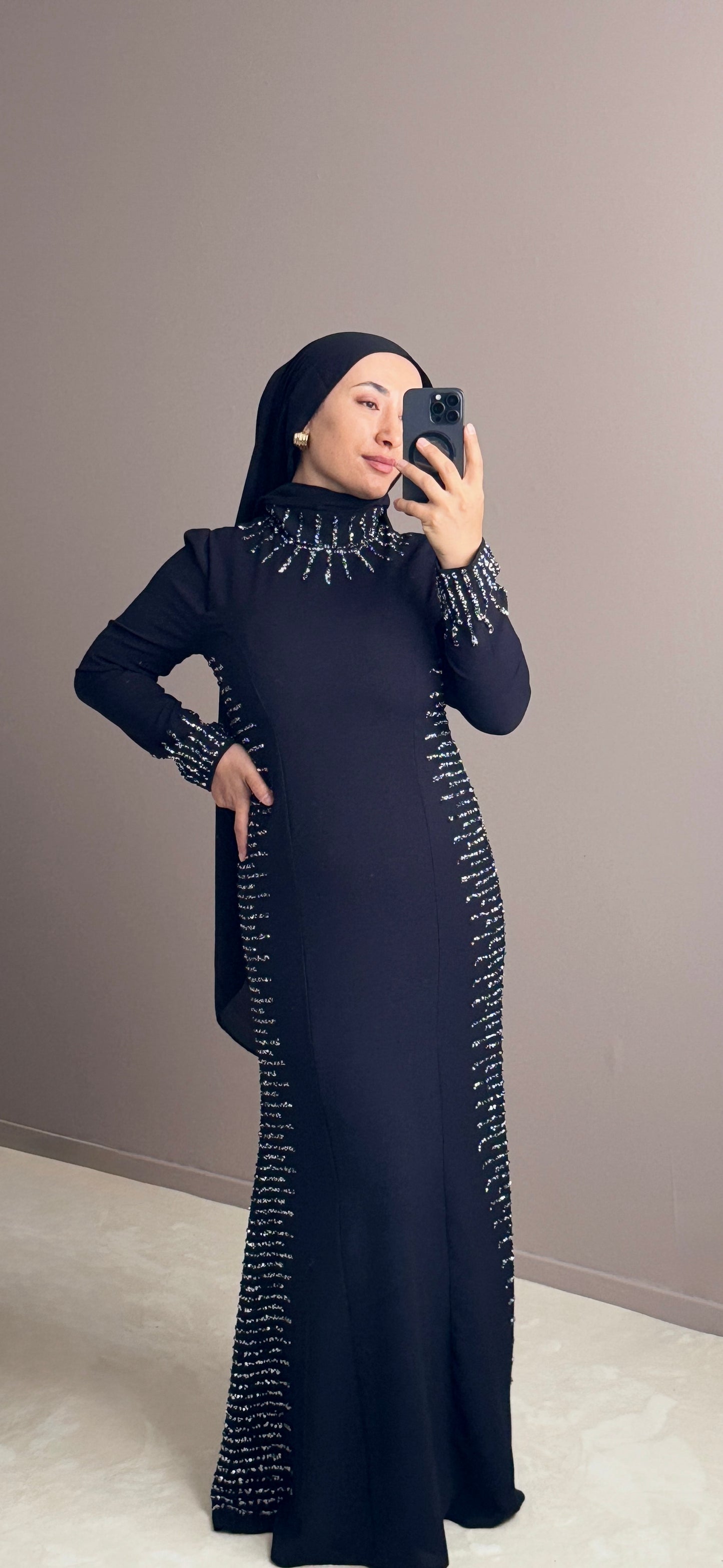 ROBE DE GALA ET SOIREE SIRENE NOIRE AVEC DES PERLES