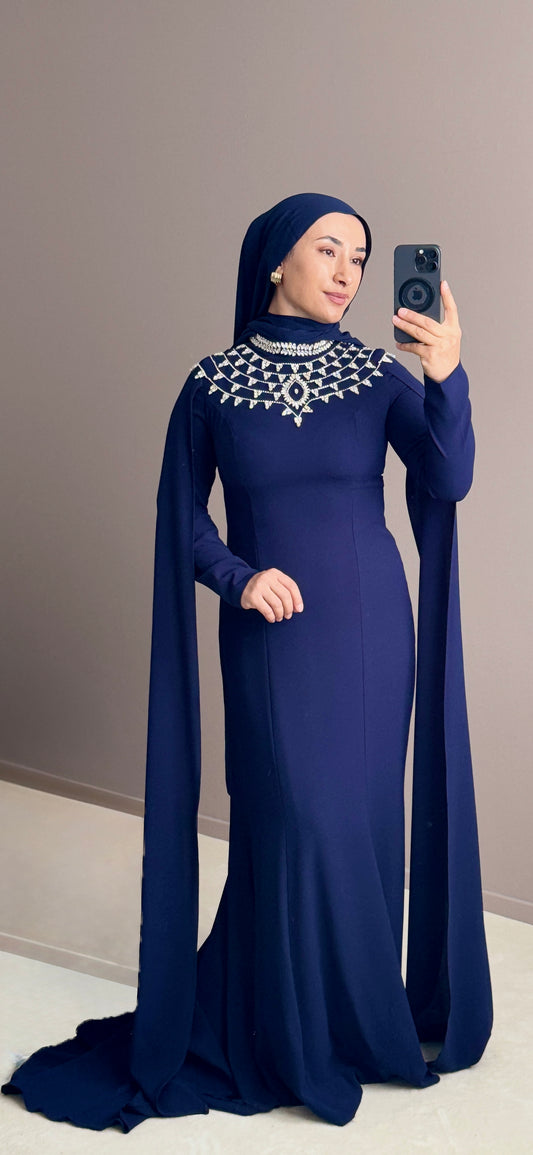 ROBE DE SOIREE SIRENE BLEU MARINE AVEC DES PELERINES AUX EPAULES