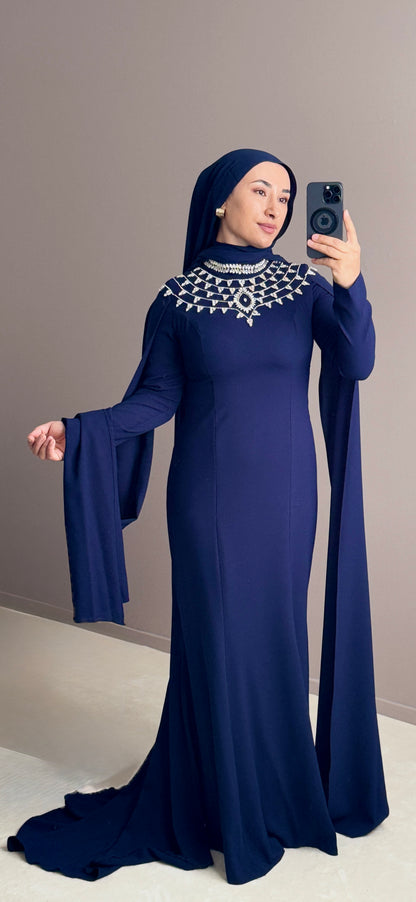 ROBE DE SOIREE SIRENE BLEU MARINE AVEC DES PELERINES AUX EPAULES