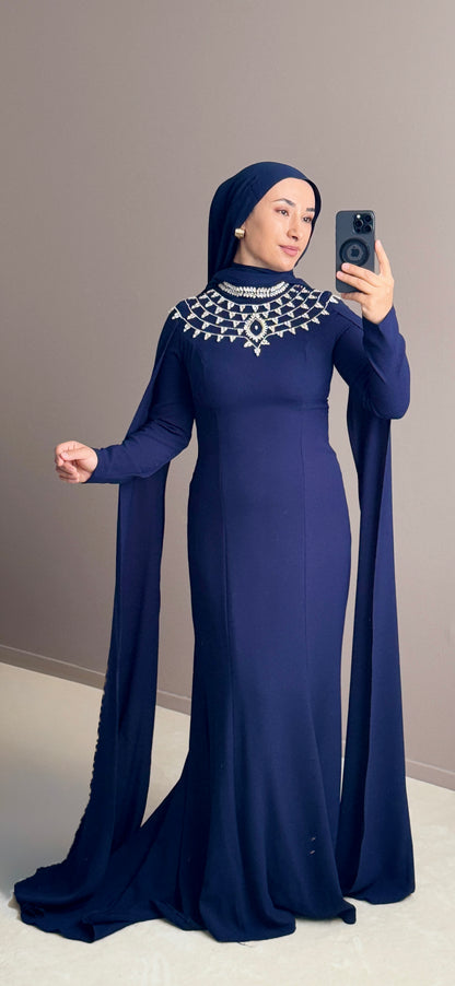 ROBE DE SOIREE SIRENE BLEU MARINE AVEC DES PELERINES AUX EPAULES