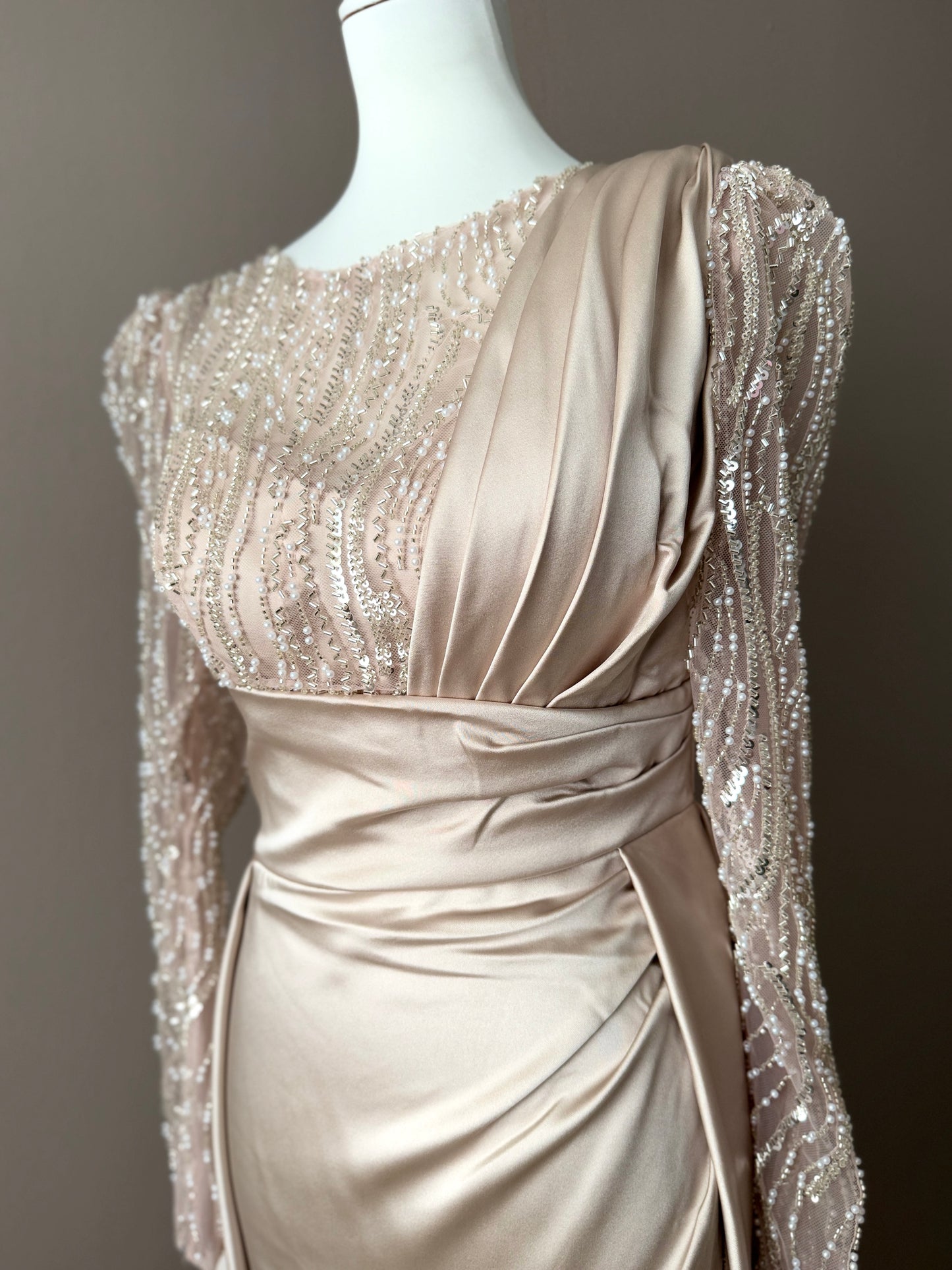 ROBE DE SOIREE ET GALA SATIN ET TULLE AVEC DES SEQUINS