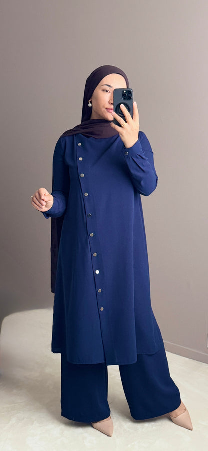 ENSEMBLE BLEU MARINE AVEC CHEMISE LONGUE