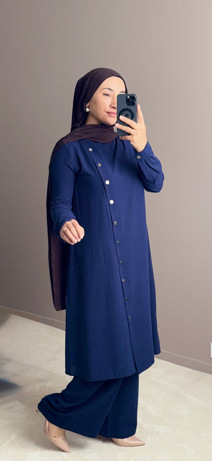 ENSEMBLE BLEU MARINE AVEC CHEMISE LONGUE
