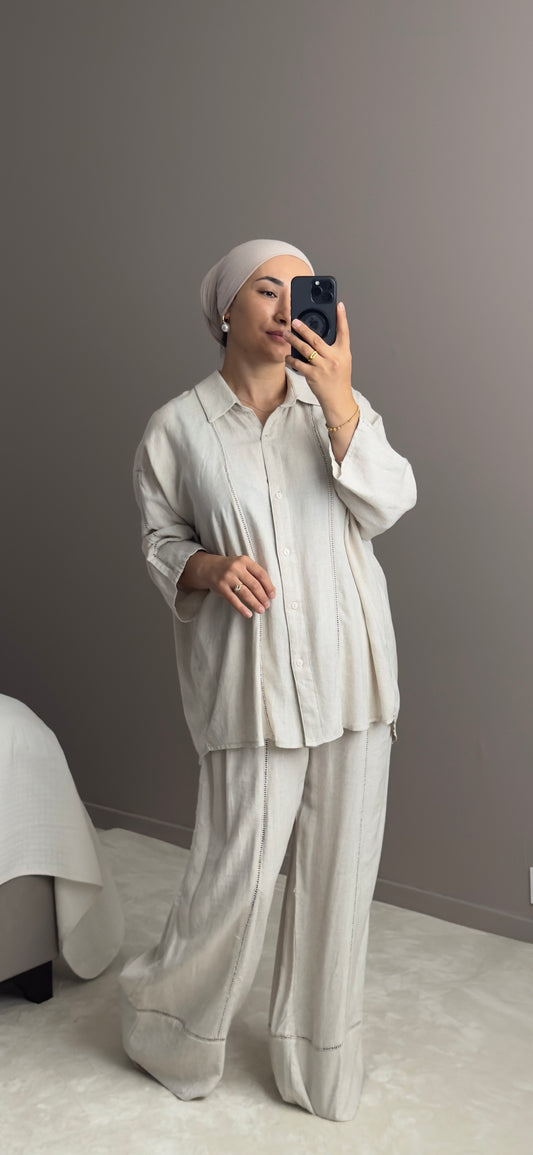 ENSEMBLE DECONTRECTE EN LIN AVEC BRODERIES AJOUREES