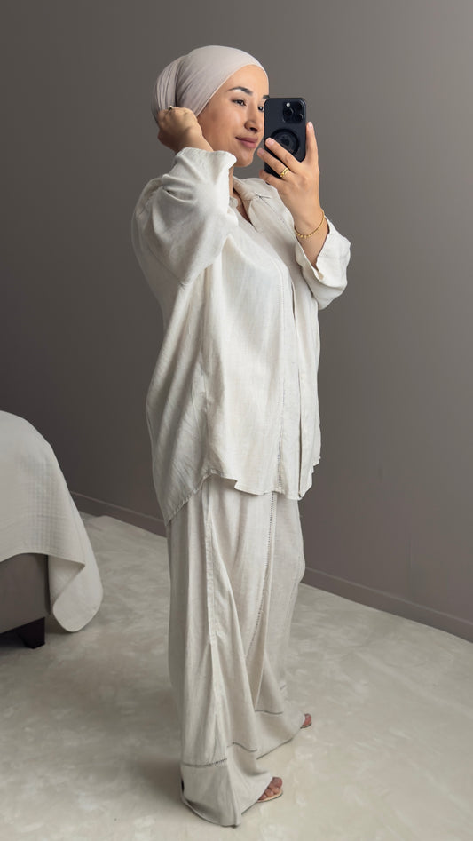 ENSEMBLE DECONTRECTE EN LIN AVEC BRODERIES AJOUREES