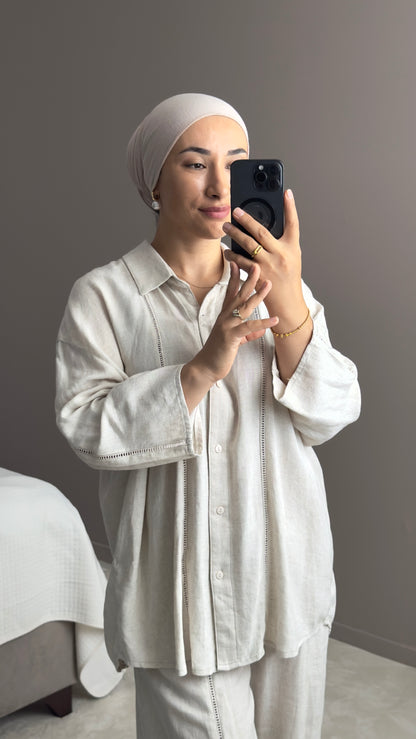 ENSEMBLE DECONTRECTE EN LIN AVEC BRODERIES AJOUREES