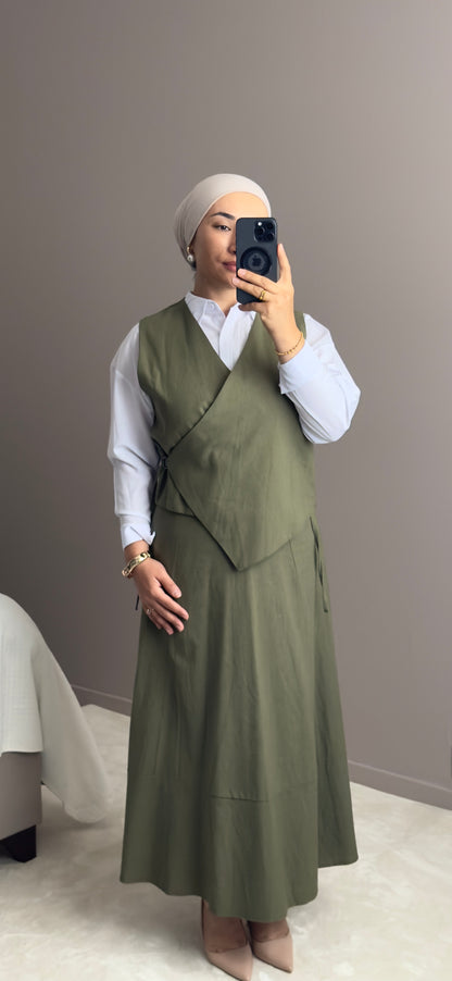 ENSEMBLE EN LIN KAKI AVEC UNE JUPE TAILLE HAUTE