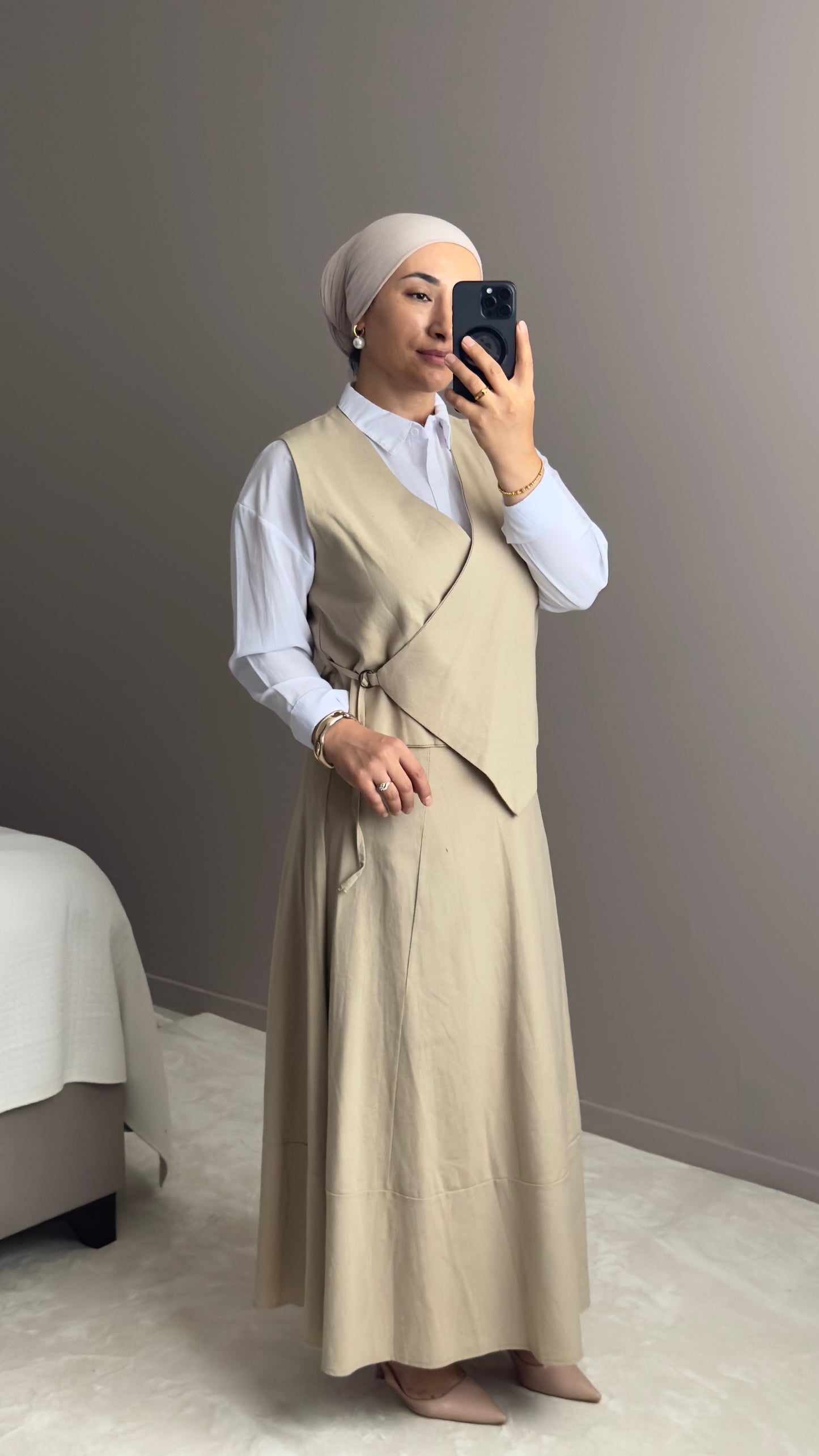 ENSEMBLE EN LIN  BEIGE AVEC UNE JUPE TAILLE HAUTE