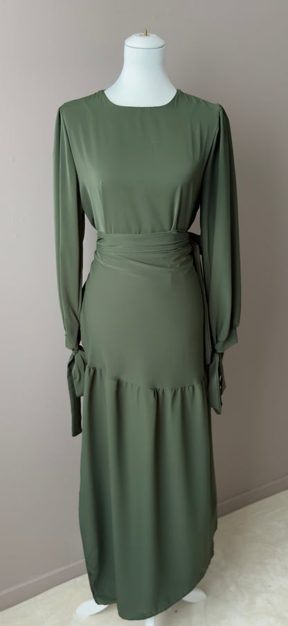 ENSEMBLE A JUPE DRAPEE ET MANCHES A LACETS