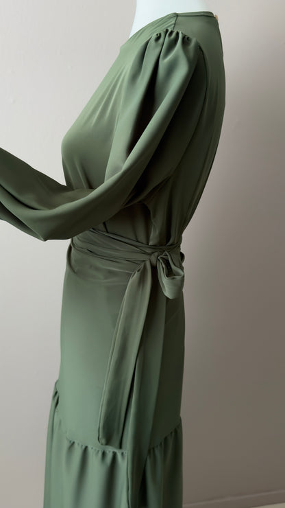 ENSEMBLE A JUPE DRAPEE ET MANCHES A LACETS