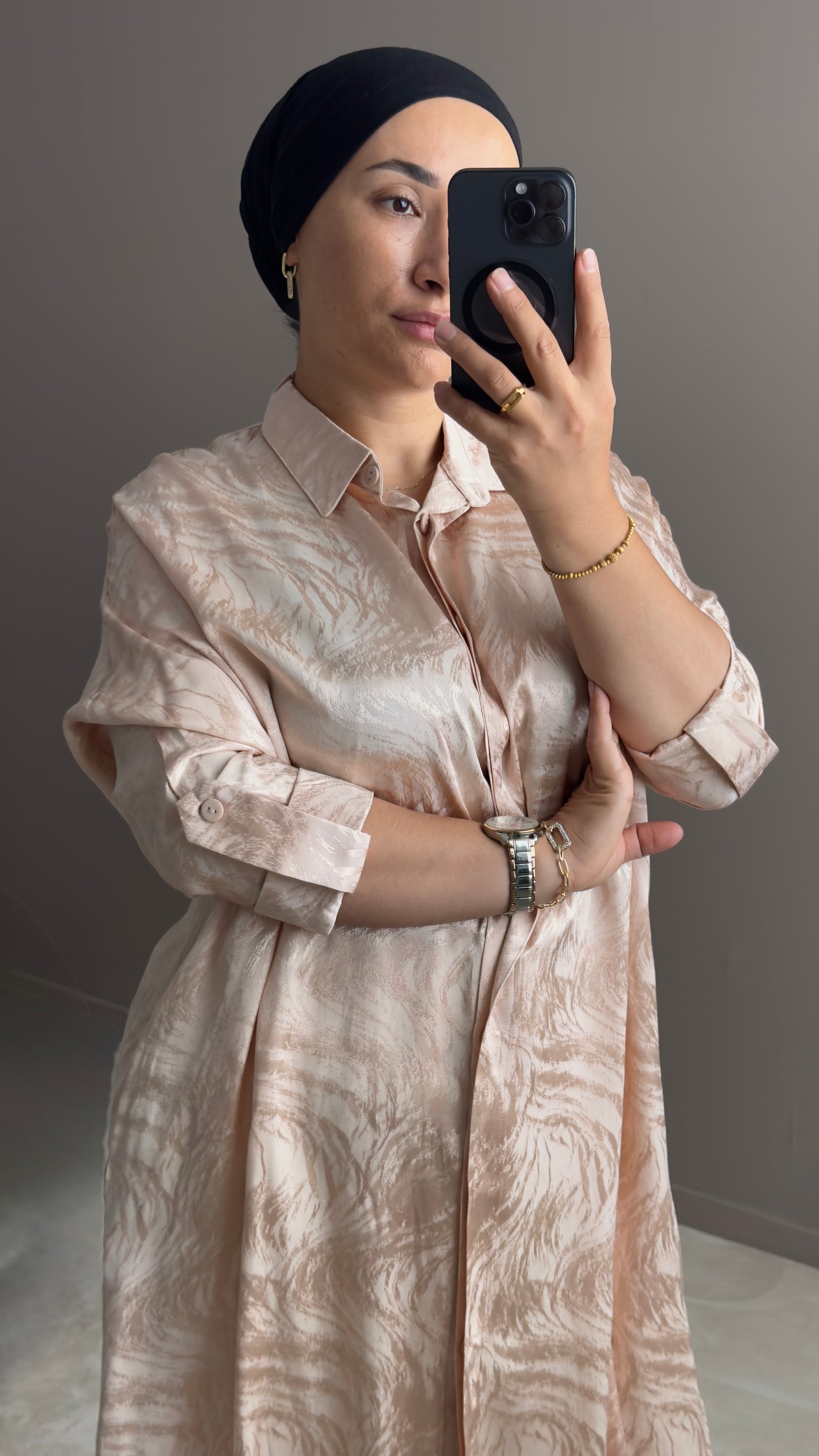 CHEMISE LONGUE SATINEE BEIGE CLAIRE AVEC CEINTURE ELEGANTE