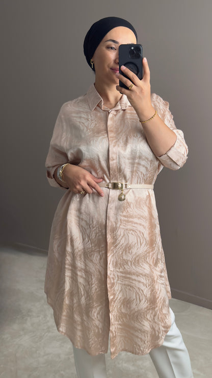 CHEMISE LONGUE SATINEE BEIGE CLAIRE AVEC CEINTURE ELEGANTE