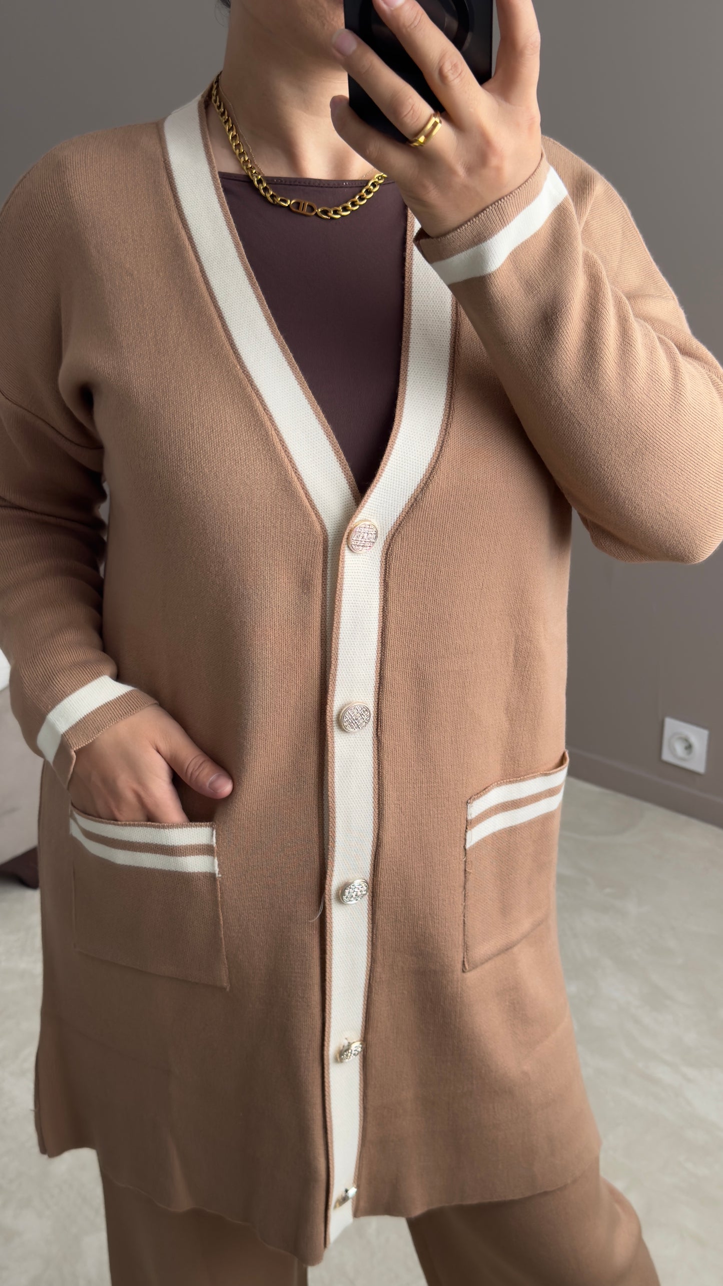 ENSEMBLE TRICOTE BEIGE  AVEC UN GILET LONG