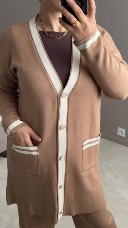 ENSEMBLE TRICOTE BEIGE  AVEC UN GILET LONG