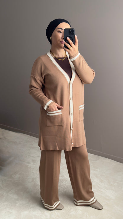 ENSEMBLE TRICOTE BEIGE  AVEC UN GILET LONG