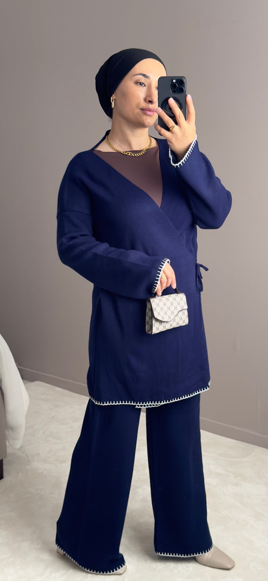 ENSEMBLE ELEGANTE AVEC DETAILS CONTRASTES