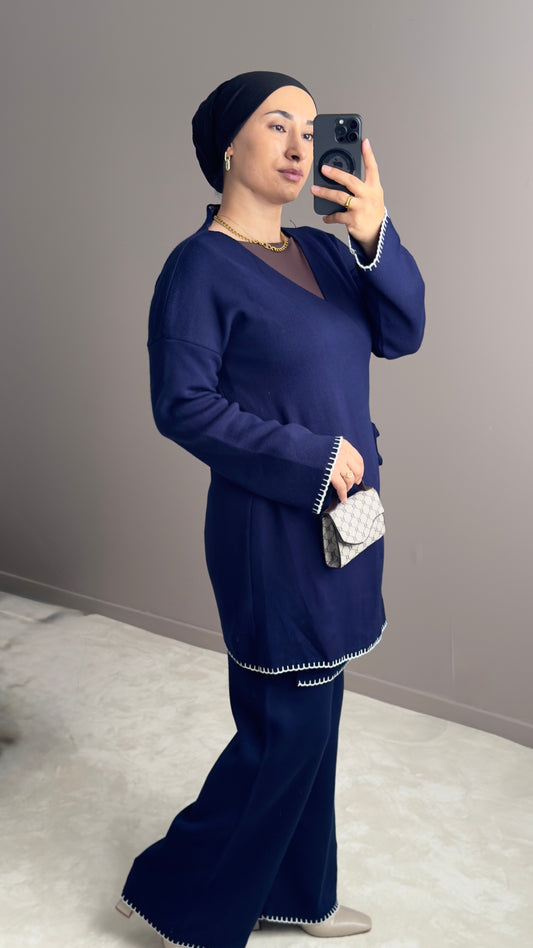 ENSEMBLE ELEGANTE AVEC DETAILS CONTRASTES