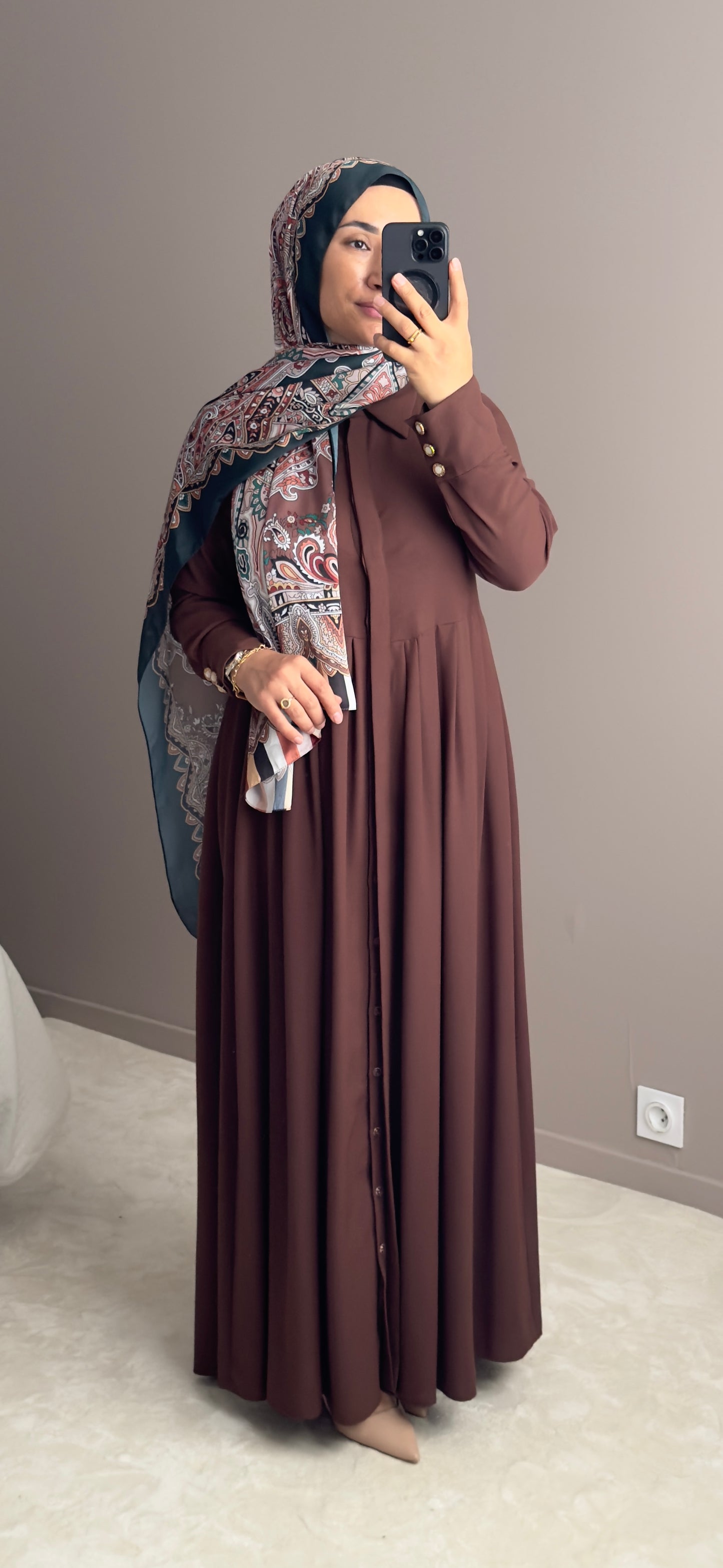 ROBE LONGUE ELEGANTE AVEC CEINTURE ET BOUTONS DORES