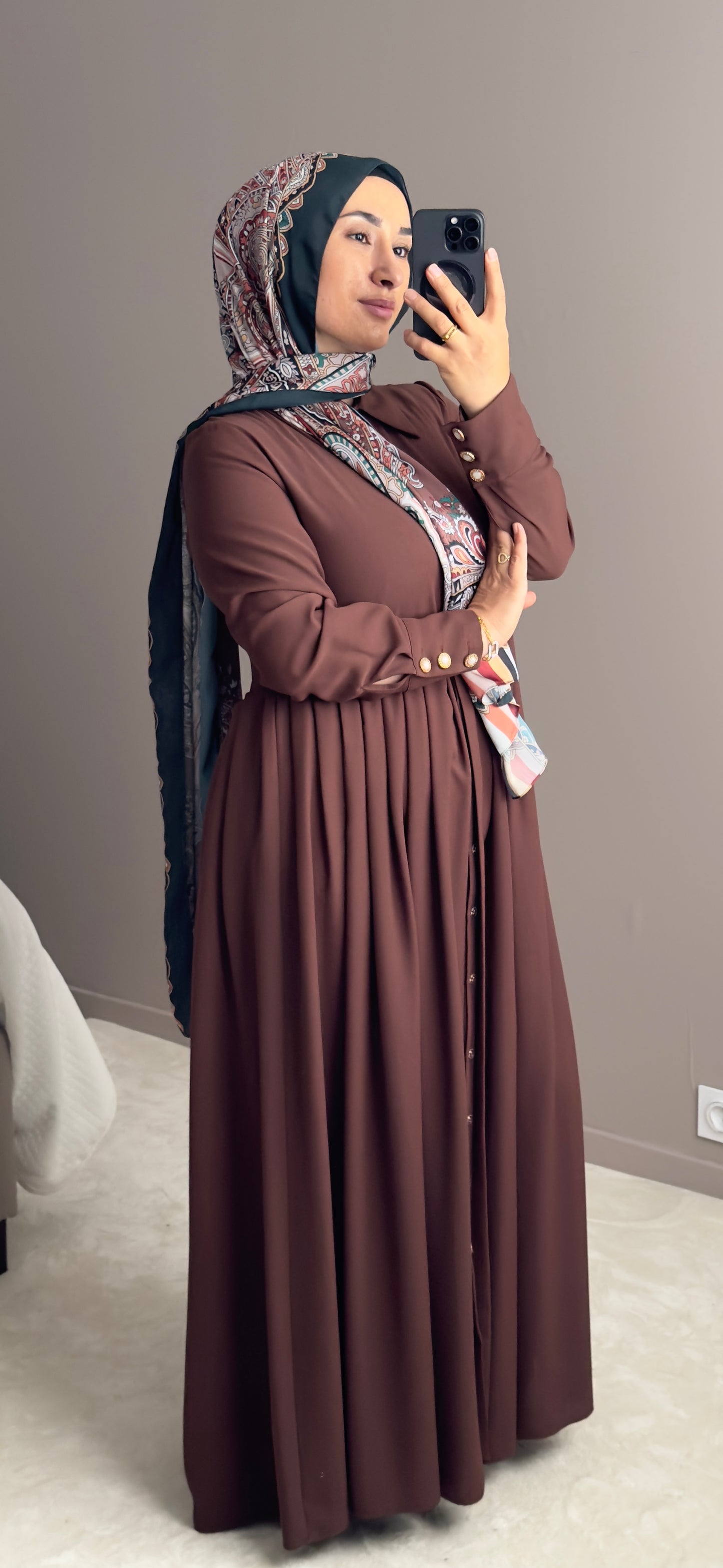 ROBE LONGUE ELEGANTE AVEC CEINTURE ET BOUTONS DORES