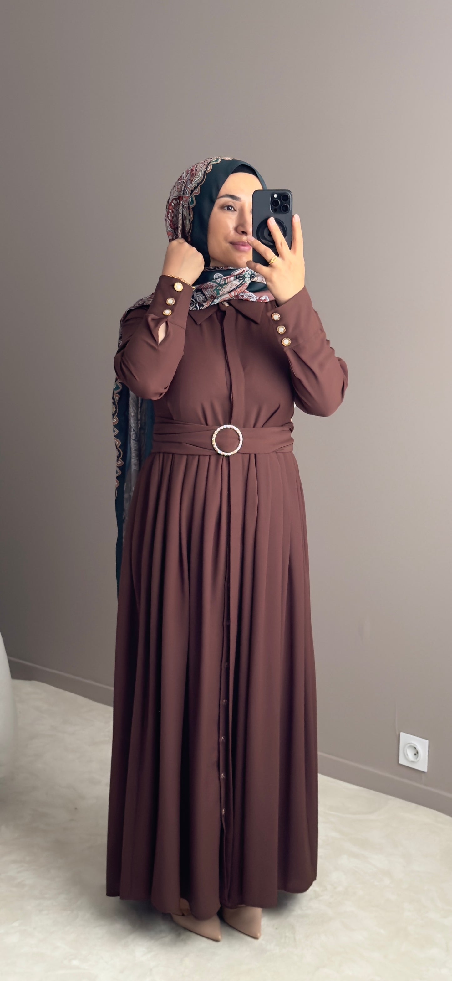 ROBE LONGUE ELEGANTE AVEC CEINTURE ET BOUTONS DORES