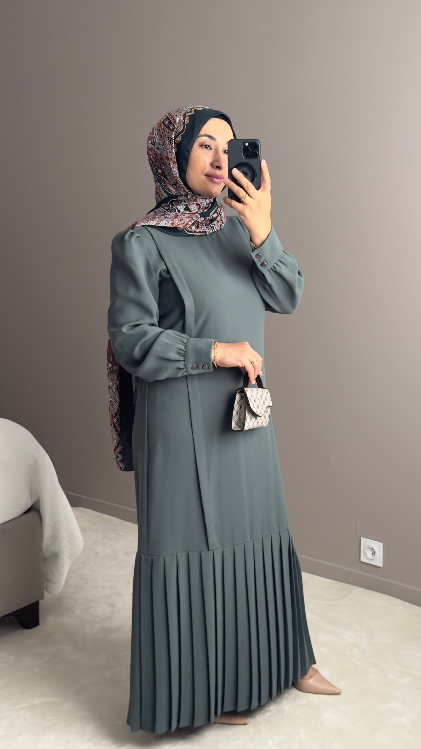 ROBE LONGUE TISSU CREPE AVEC DES PLISSES