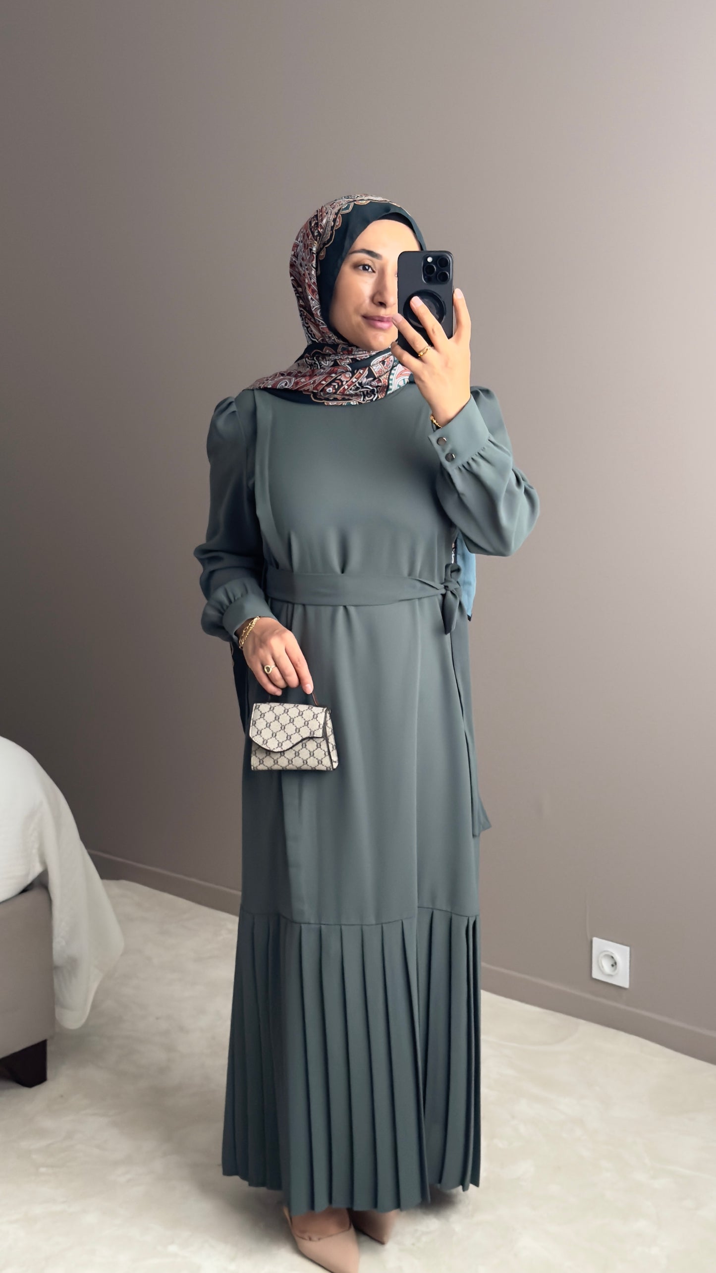 ROBE LONGUE TISSU CREPE AVEC DES PLISSES